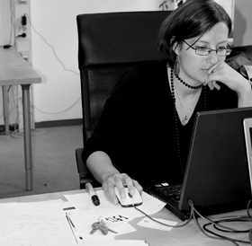 Schreibtisch mit Oberbürgermeisterin Stuttgart